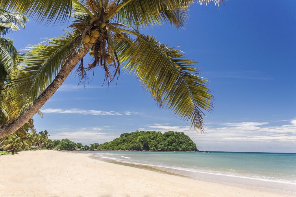 Croisière en catamaran à Nosy-Be vers la Grande Terre